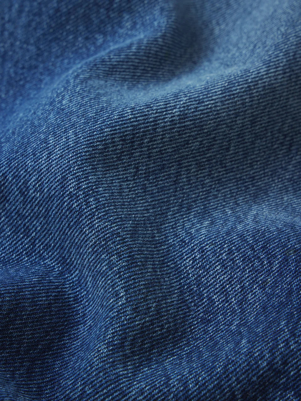 Frame Denim - The Hang Mid-Rise Jean in Lucky