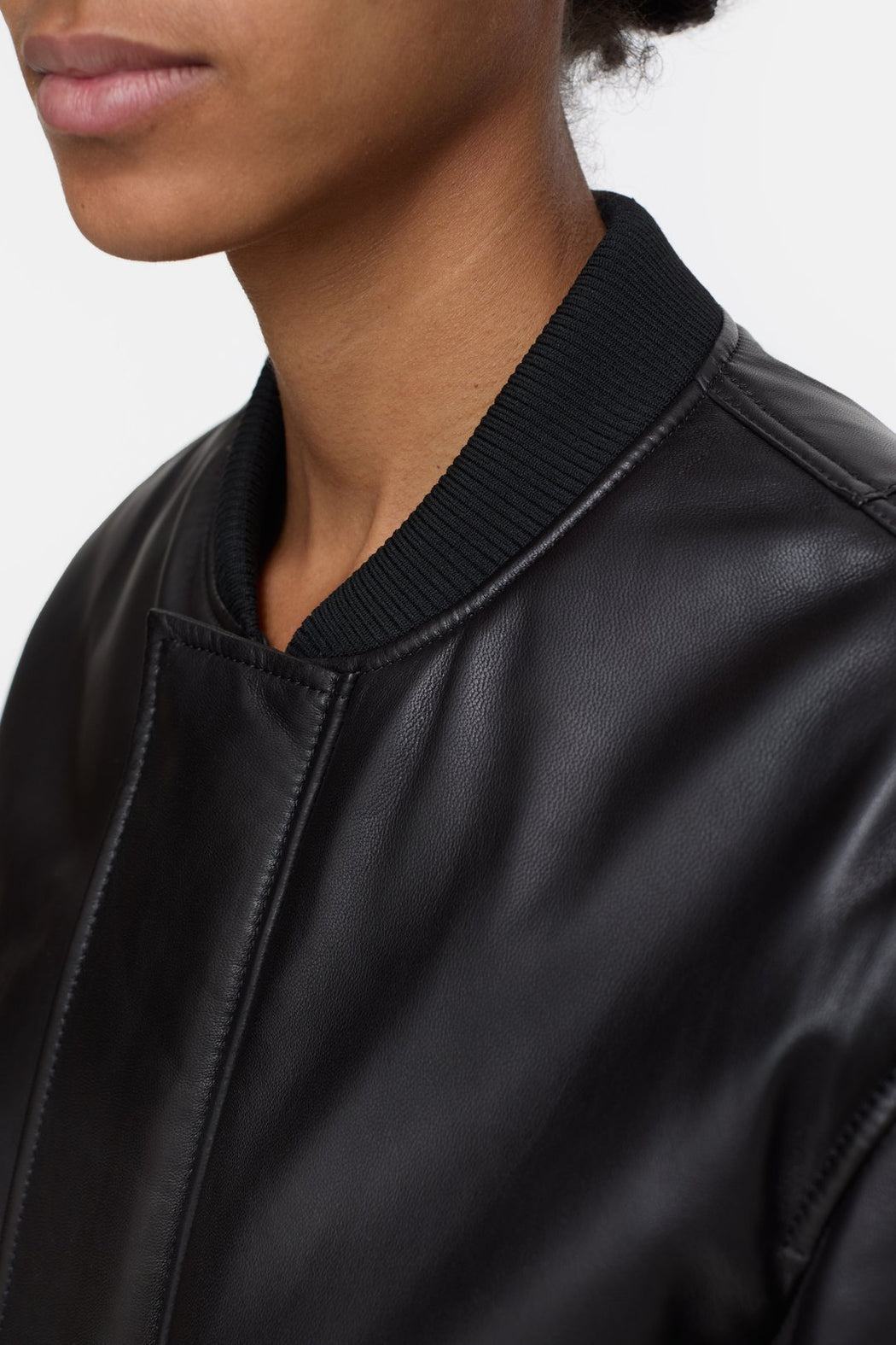 Closed - Classic Leather Bomber Jacket in Black