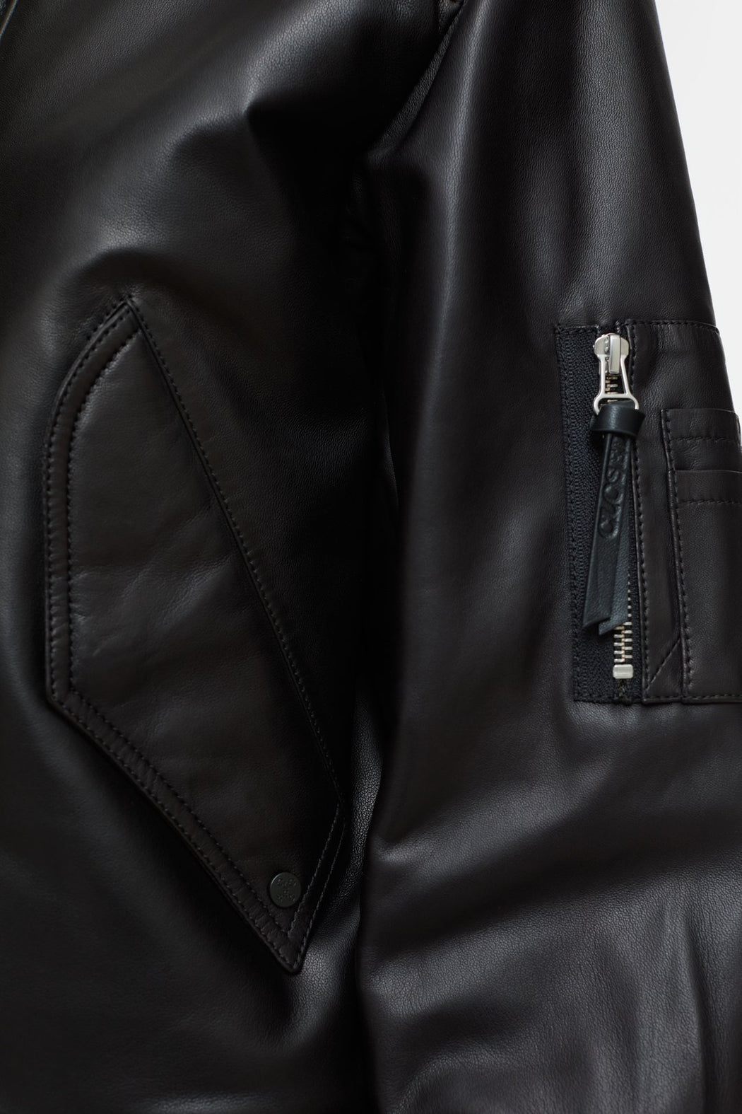 Closed - Classic Leather Bomber Jacket in Black