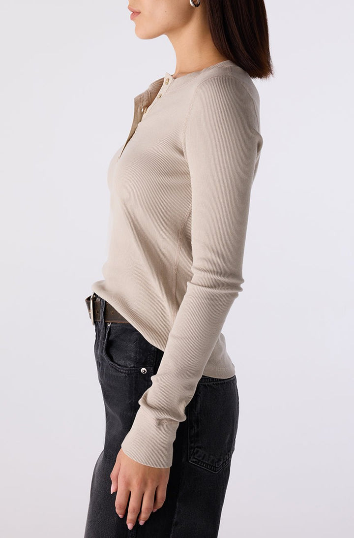 Amo - Calla Henley in Imprint - Kalifornia Jean Bar