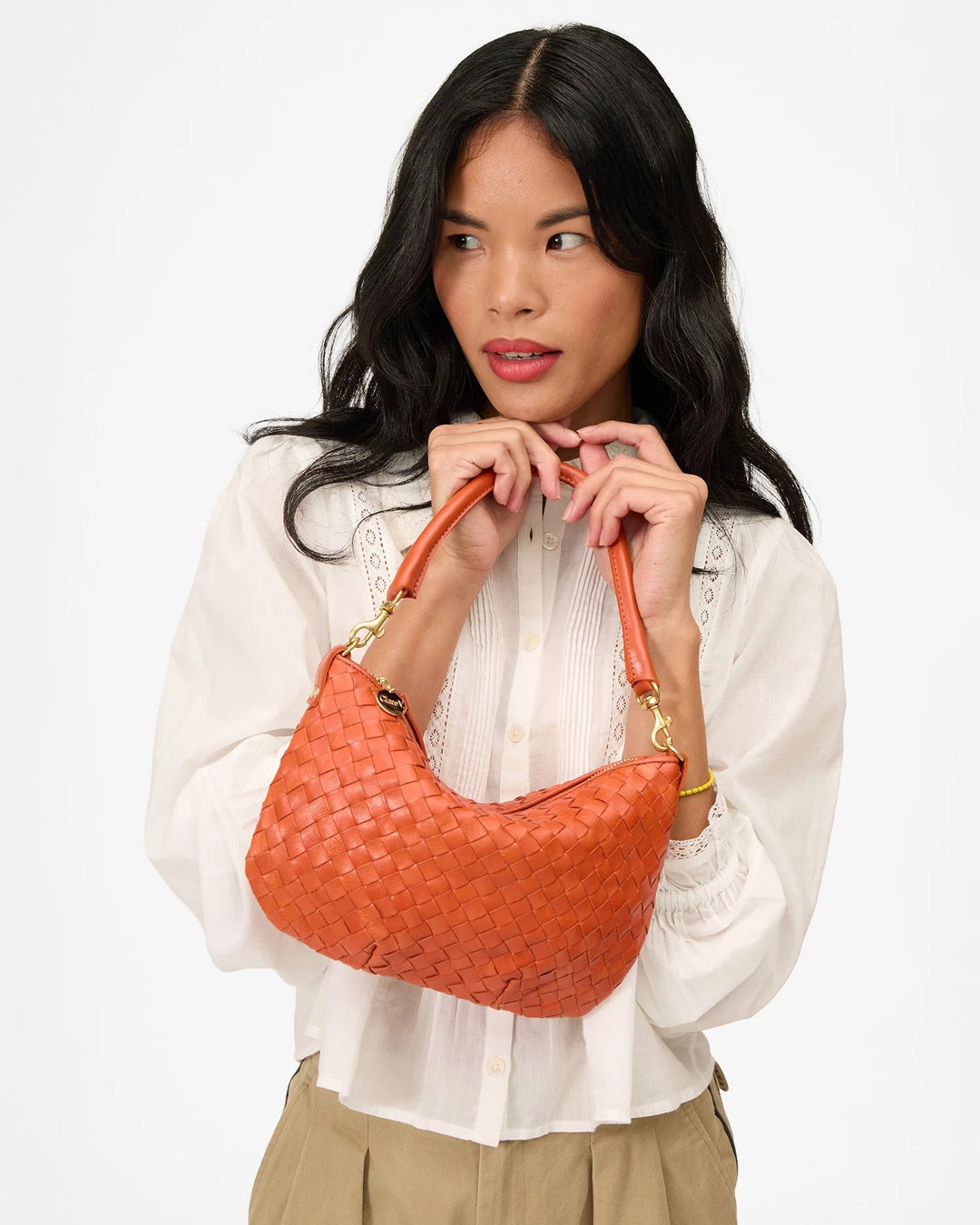Clare V. - Petit Moyen Messenger Woven in Saltillo - Kalifornia Jean Bar