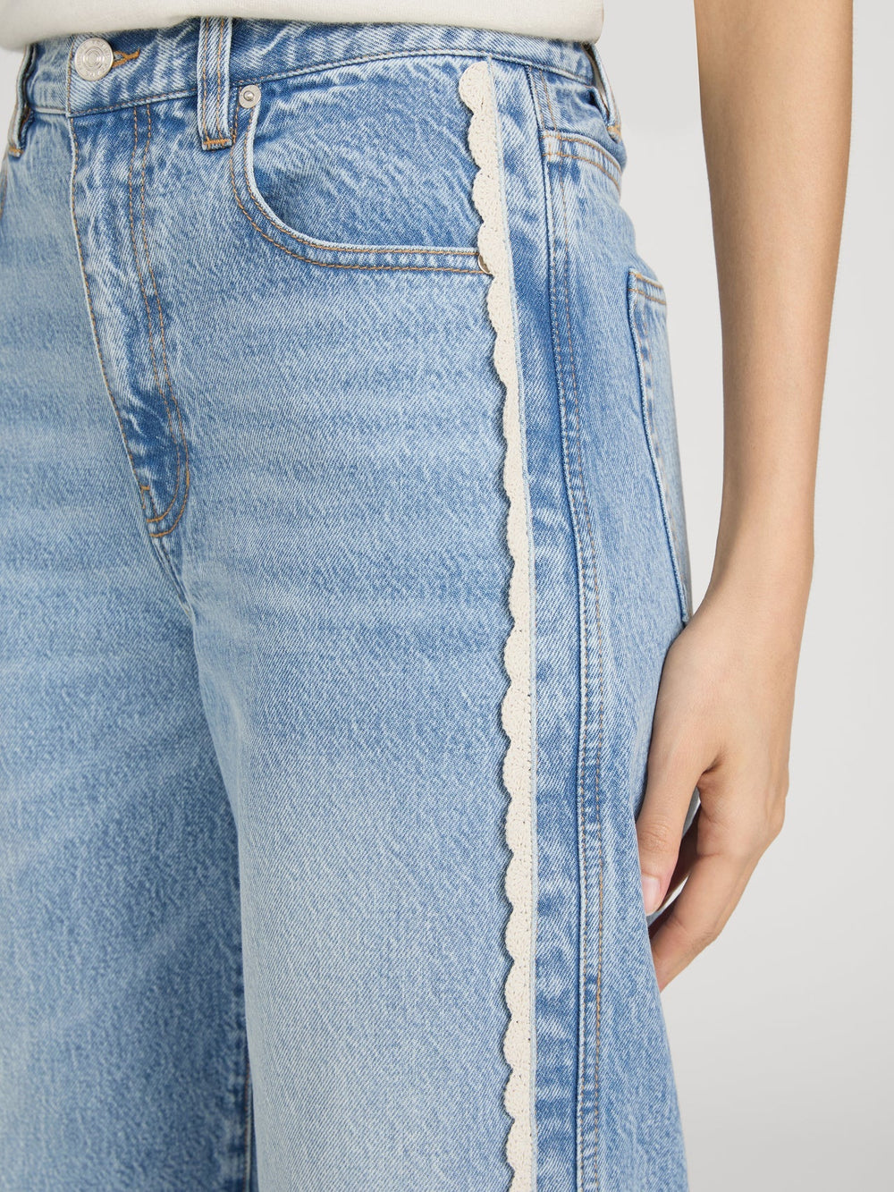 Frame - Crochet Bow Crop Jean in Aura - Kalifornia Jean Bar