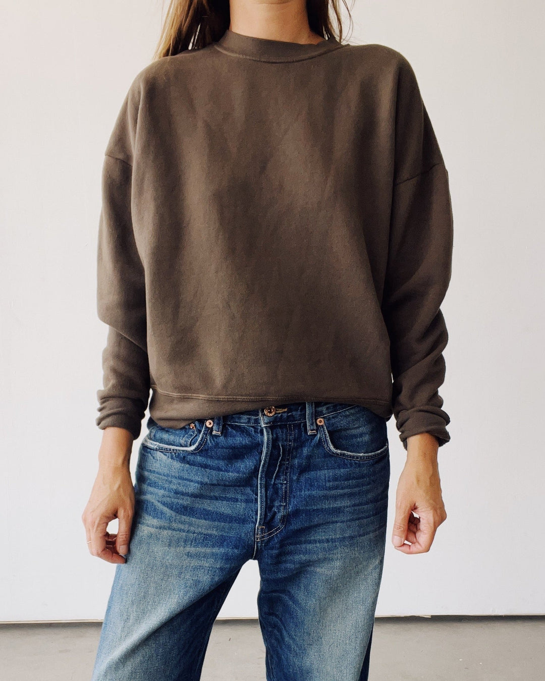 Hey Gang - Boxy Sweatshirt in Mud - Kalifornia Jean Bar