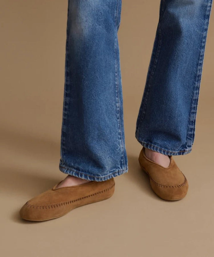 Jenni Kayne - Ember Shearling Flat Wheat - Kalifornia Jean Bar