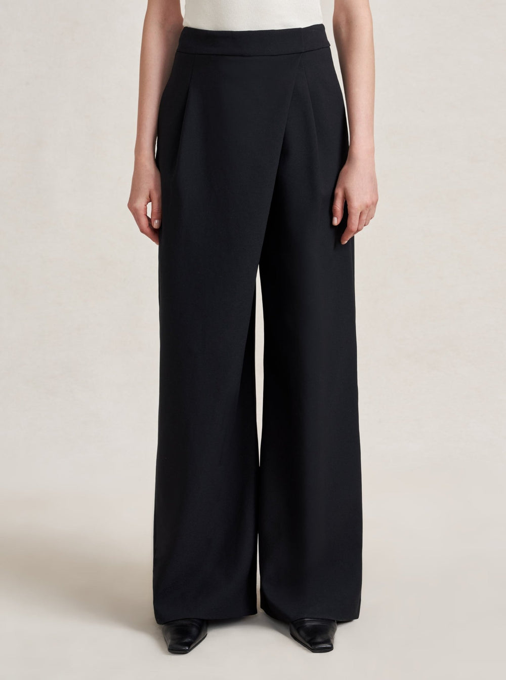 La Ligne - Leonard Trouser in Black - Kalifornia Jean Bar