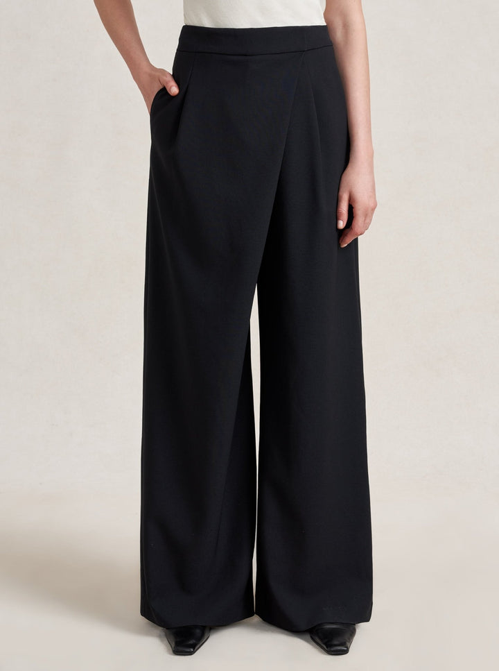 La Ligne - Leonard Trouser in Black - Kalifornia Jean Bar