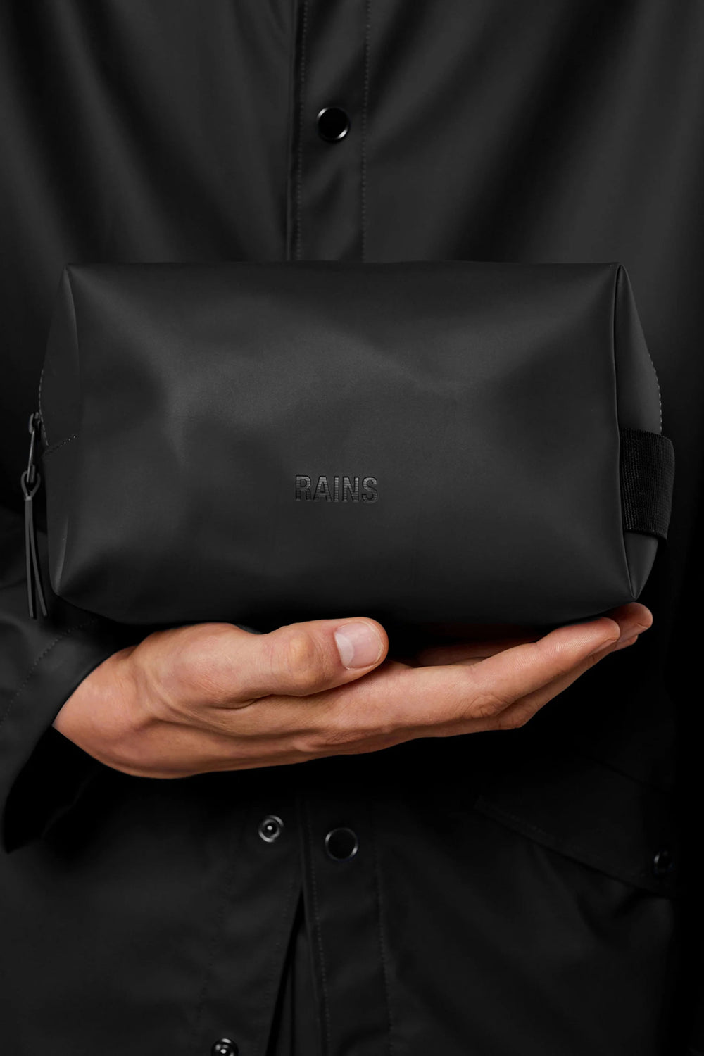 RAINS - Washbag Small in black - Kalifornia Jean Bar