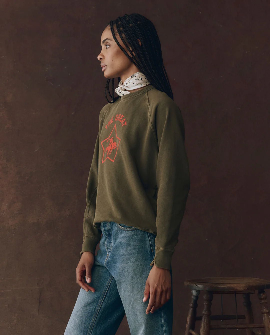 The Great - College Sweatshirt Rodeo Star in Dark Army - Kalifornia Jean Bar