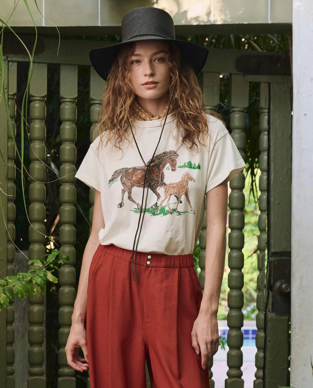 The Great - Running Horses Boxy Crew in Washed White - Kalifornia Jean Bar