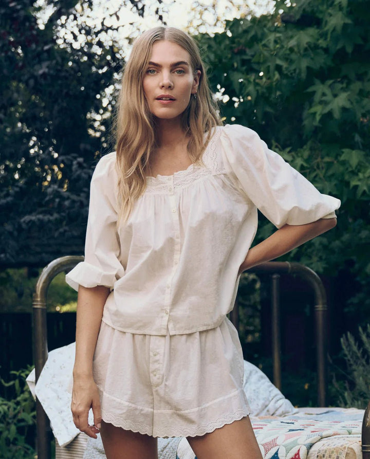 The Great - The Eyelet Button Sleep Top True White - Kalifornia Jean Bar