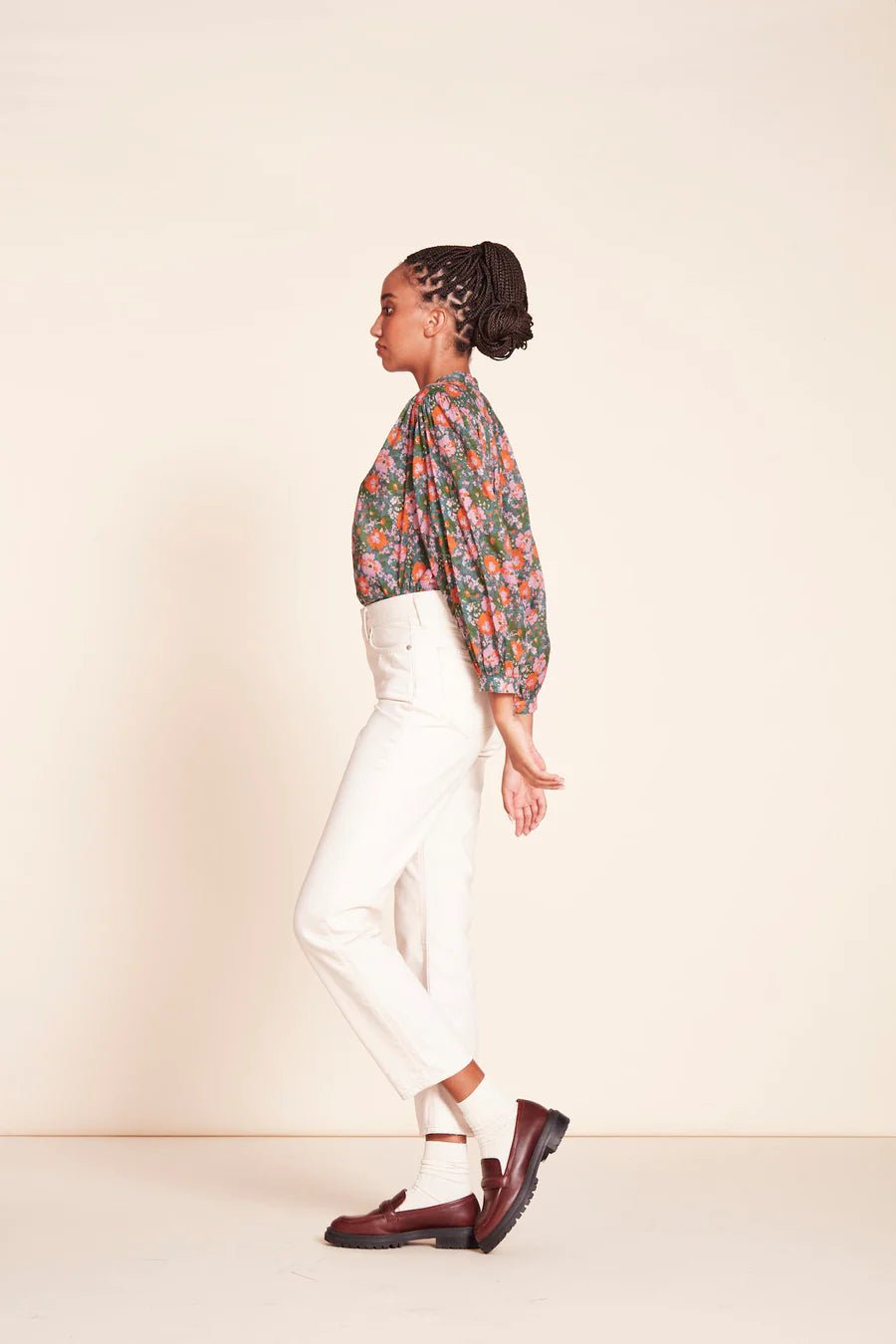 Trovata - Bailey Blouse in Camellia Shrub - Kalifornia Jean Bar